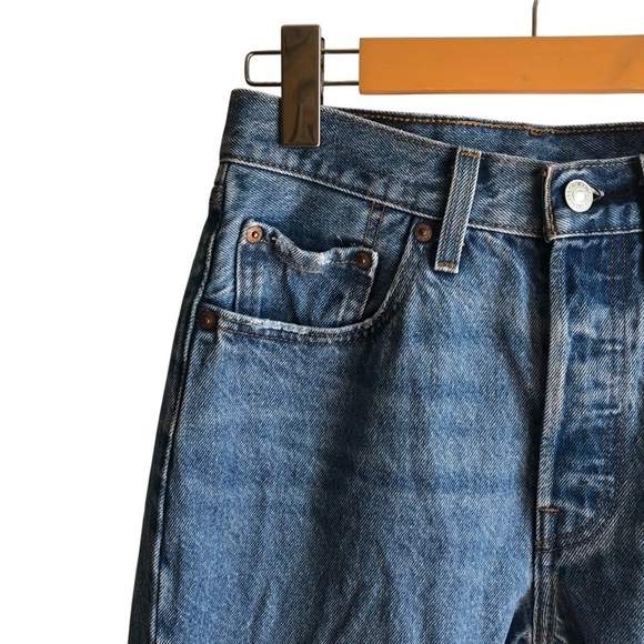 Levi’s 501 Original Cropped Straight Leg Jeans Size 26 Light Blue Stone Wash - Picture 11 of 16
